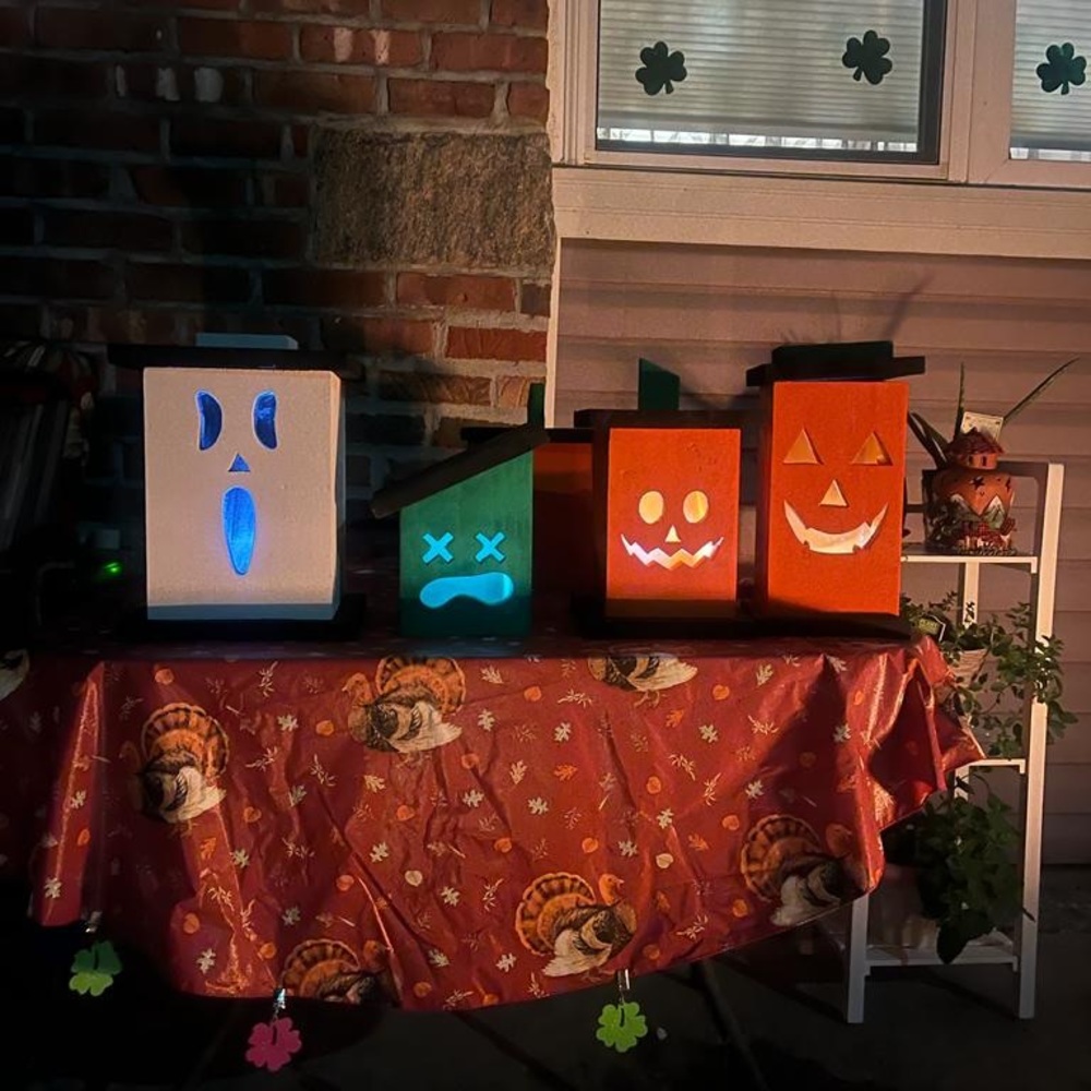 Wooden lantern boxes - Picture 5 of 6